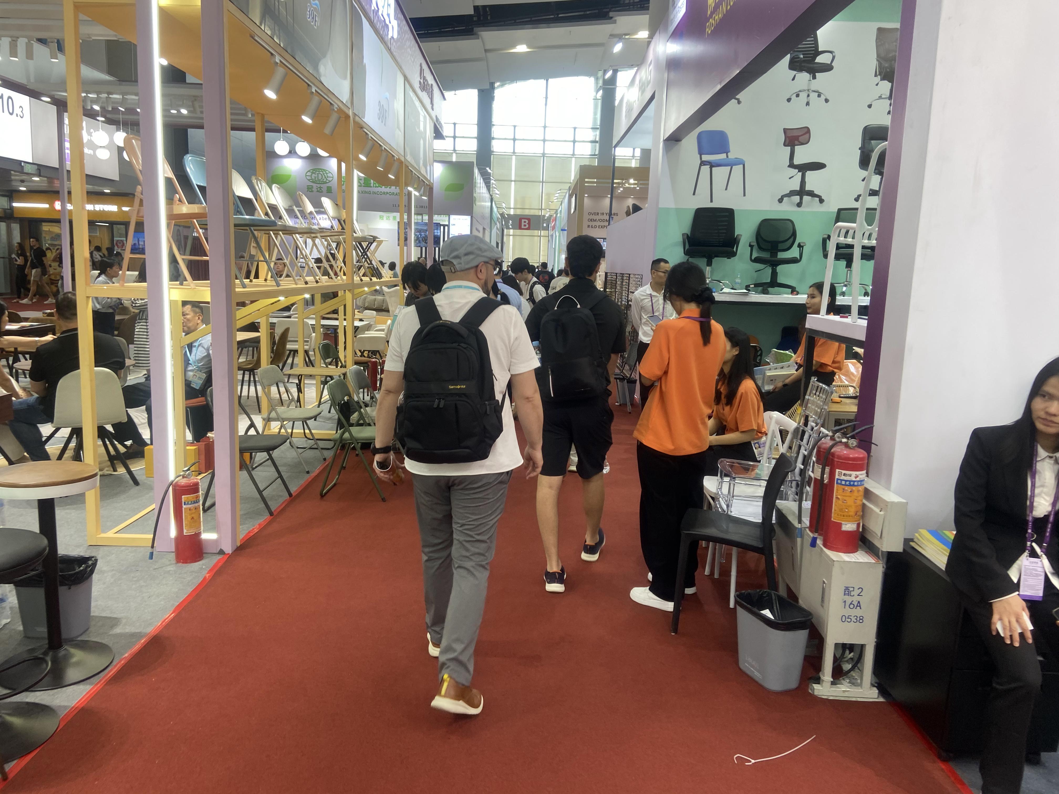 展會資訊--中國服裝出口美國產(chǎn)業(yè)應(yīng)該怎么做選擇？(www.69836.cn)